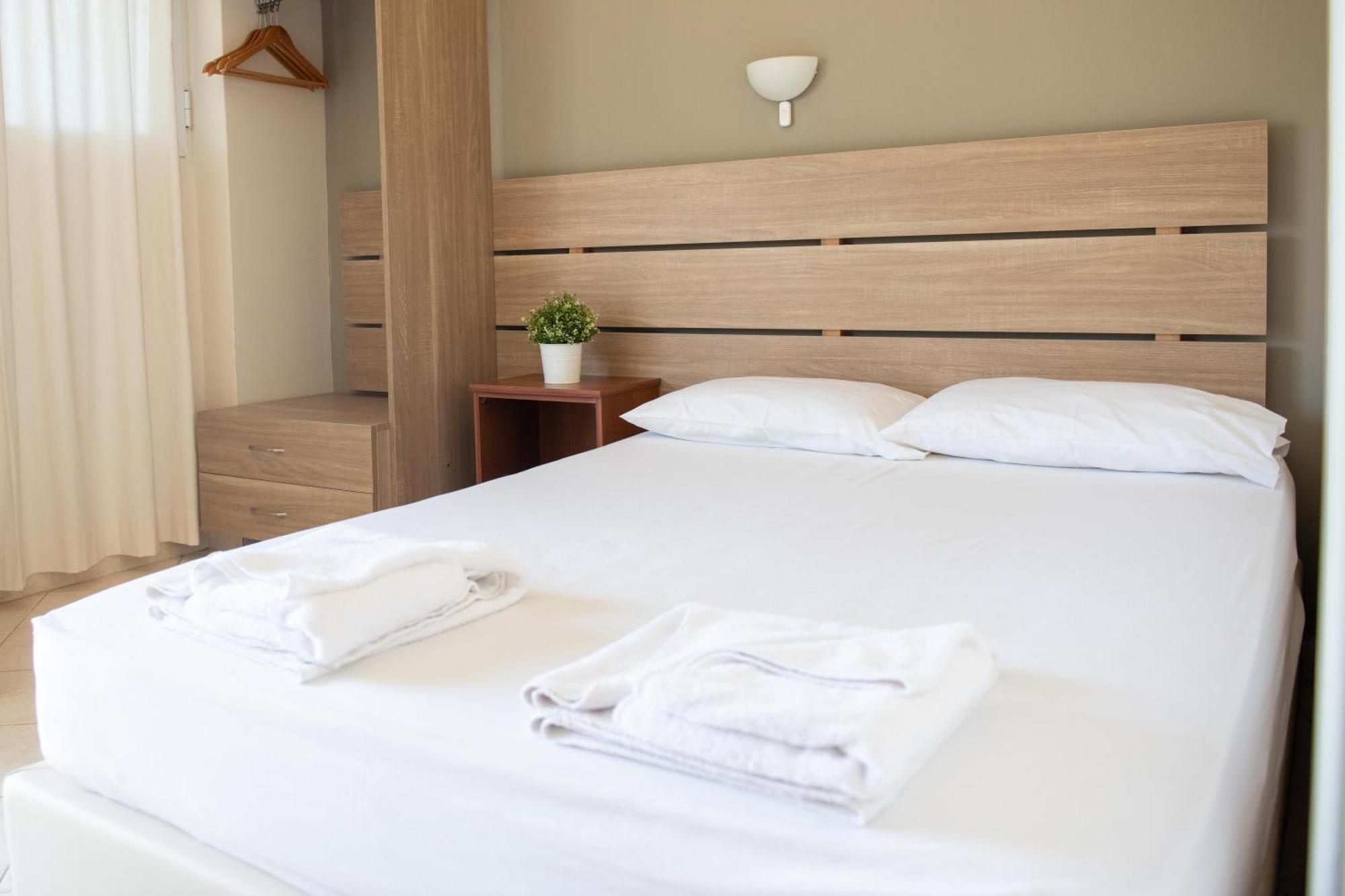 Tota Marinou Hotel Agioi Apostoloi  Buitenkant foto